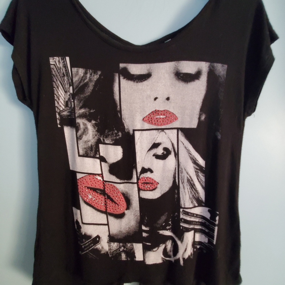 Ocasion black marilyn monroe look glamour girl with red lips.